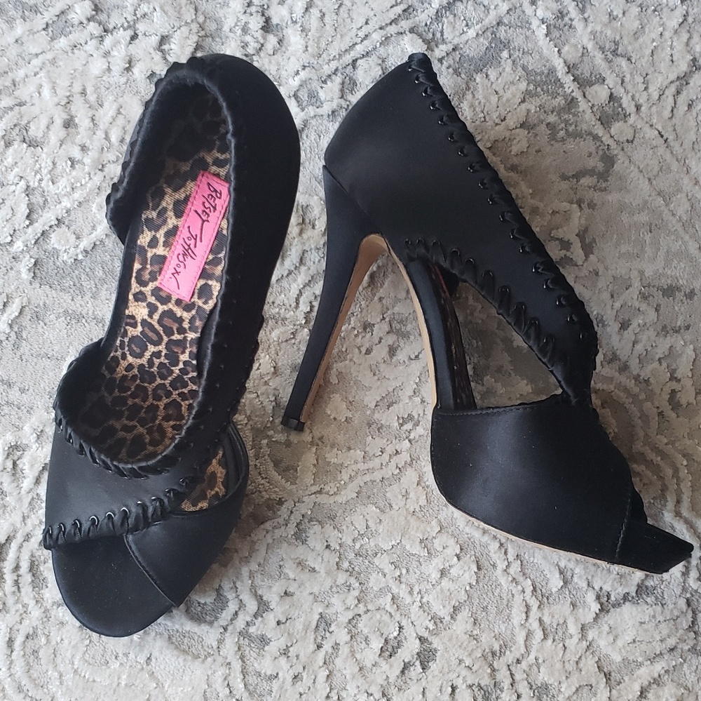 👠Betsey Johnson-Heels